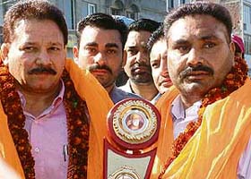 Jagtar Singh Boxer honours Mr Kartar Singh, former Director, Sports, at a rally organised in Amritsar