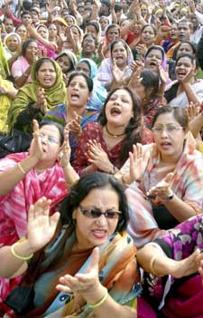 Supporters of the four-party alliance led by the Bangladesh Nationalist Party of Begum Khaleda Zia cheer during a rally in Dhaka on Monday