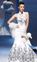 A model displays a white collar ready-to-wear outfit for Spring Summer 2007 at the finale of the China Fashion Week in Beijing