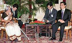 Chinese President Hu Jintao with one of the sisters of Dr Kotnis