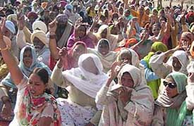 Members of the Dalit Chetna Manch, Punjab, protest outside the office of the Deputy Commissioner, Mohali, on Friday