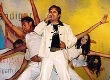 Javed Ali performs at the Chandigarh Carnival on Sunday.