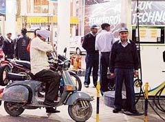 The number of consumers visiting petrol stations witnessed no significant rise in spite of a cut in fuel prices in Ludhiana