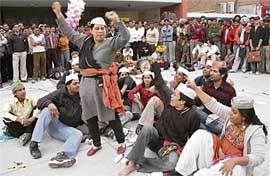 Street play Khulli Hawa ki Talash Mein being staged at the plaza in Sector 17, Chandigarh, on Saturday.