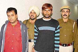 The accused allegedly involved in a telephone cable theft in police custody in Ludhiana 