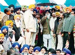 Shiromani Akali Dal President Parkash Singh Badal addresses traders in Ludhiana