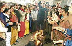Government-aided teachers association burn the effigy of the Finance Minister, Mr Surinder Singla, at the Clock Tower in Ludhiana on Saturday.