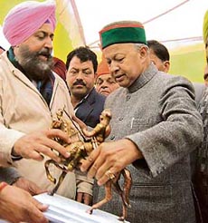 Punjab PWD minister Pratap Singh Bajwa and Himachal Pradesh chief minister Virbhadra Singh at a function at Kahnuwan in Gurdaspur district on Sunday.