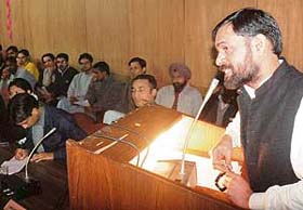 Mr Yogendra Yadav delivering a lecture at Panjab University in Chandigarh