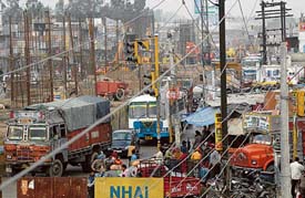 Chaos at the Zirakpur-Patiala chowk due to the ongoing highway project work.