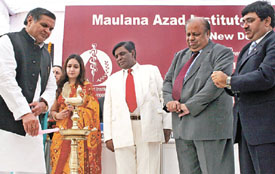 Delhi Health Minister Yoganand Shastri lighting a lamp to inaugurate a dental camp held at MAMC on Wednesday