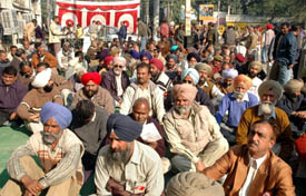 Telecom employees stage a dharna against the economic policies of the government in Ludhiana on Thursday