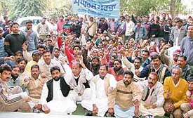 Activists of the Sangharsh Morcha of the Municipal Corporation protest at the Zone D office in Sarabha Nagar in Ludhiana on Tuesday