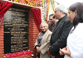 Delhi Chief Minister Sheila Dikshit inaugurating the new housing complex for animals. Development Minister Raj Kumar Chauhan is also seen in the picture. 