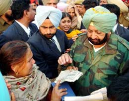 Chief Minister Amarinder Singh listens to grievances of martyrs kin at an ex-servicemens rally in Gurdaspur on Thursday.