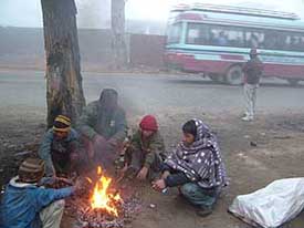 With mercury plummeting to one degree Celsius in Sudnernagar, these bravehearts decide to warm themselves up a bit before venturing out to earn their livelihood. 