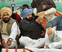 Rajinder Kaur Bhattal gets up with some help from Capt Amarinder Singh at the Congress gathering.
