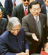 President Dr APJ Abdul Kalam with Sikkim Chief Minister Pawan Kumar Chamling arrives at the 14th National Childrens Science Congress at Majitar in Rangpo, Sikkim