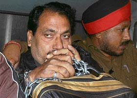 Rafique Ahmed, the main accused in the Rs 3-crore emigration scam, in police custody at the Ludhiana railway station after being brought from Mumbai