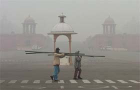 A view of foggy weather that prevailed in the Capital on Monday morning