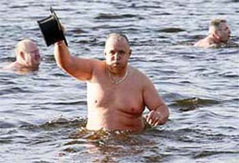 An ice swimmer from the traditional club 'Berliner Seehunde'