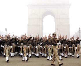 Police personnel participating in a Republic Day parade rehearsal at India Gate on Tuesday