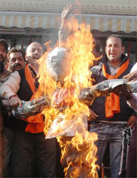 Activists of the Shiv Sena (Hindustan) burn an effigy of APHC chief Sayeed Ali Shah Geelani in Jammu on Monday.
