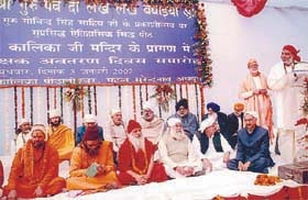 Delhi Health Minister Yoganand Shastri and Rajya Sabha MP Jaiprakash Aggarwal participating in Prakash Utsav celebration of Guru Govind Singh Ji- 10th Guru of Sikhs, organised by Vishwa Sanatan Dharma Parishad, at Kalika Temple in the Capital on Wednesday.