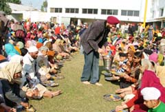Guru Ka Langar being served at the Sarabha Nagar gurdwara on the occasion of Gurpurb of Guru Gobind Singh in Ludhiana