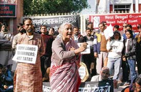 Medha Patkar protesting in Kolkata