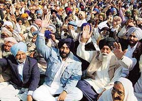 Former Punjab Finance Minister, Capt Kanwaljit Singh, with farmers during SAD rally at Sohana village near Mohali