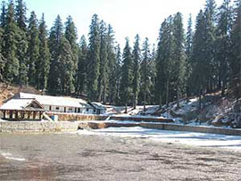 The Kamrunag Lake, situated at the height of 9000 ft, about 65 km from Mandi, freezes on Sunday