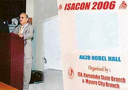 Dr Tej K. Kaul delivers a lecture at the 54th Annual Conference of the Indian Society of Anaesthesiologists in Mysore.
