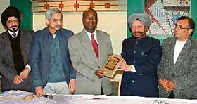 Dr L.S. Chawla, President of the Indian Doctors’ for Peace and Development felicitates Dr Ime John, Co-President, International Physicians for the Prevention of Nuclear War, in Ludhiana