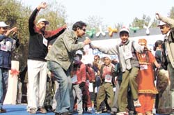 Pop singer Shankar Sawhney dancing with cancer patients at a function organised by Cancer Patients Aid Association at Appu Ghar 