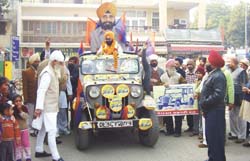 Paramjeet Singh Pamma, National Akali Dal president and a candidate for Delhi Sikh Gurdwara Management Committee election, campaigning in Ramesh Nagar in the Capital