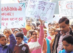Schoolchildren under the banner of Delhi Bal Adhikar Manch participating in a march against Nithari serial killing, at Parliament Street in the Capital 