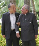 Chinese Foreign Minister Li Zhaoxing (left) talks to his Indian counterpart Pranab Mukherjee during a group photo session prior to a working lunch at the 12th ASEAN Summit in Cebu, Philippines, on Friday