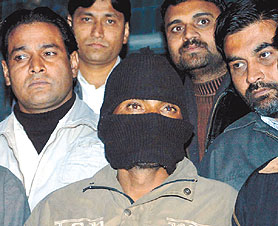 Rakesh Bawaria, who is allegedly involved in 40 cases of murder, dacoity and robbery in variuos states, arrested by the Crime Branch Delhi Police, in the Capital on Sunday.