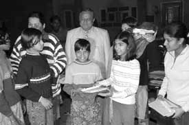 US-based Neha Gupta brought gifts for the orphans of Bal Kunj, Yamunanagar, recently. She had raised $ 1000 for them in her hometown Pennsylvania