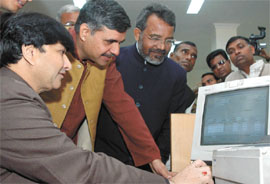 Delhi Transport Minister Haroon Yusuf inaugurating newly constructed zonal office of Transport Department at Mayur Vihar. East Delhi MP Sandeep Dikshit is also present on the occasion.