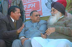  Choudhary Swarna Ram, BJP candidate from Phagwara, Mr Avinash Rai Khanna, state BJP president, and Mr Parkash Singh Badal, SAD chief, during an election rally at village Bhulairai in Phagwara on Tuesday.