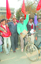 Kashmir Singh Ghugshore rode a bicycle.
