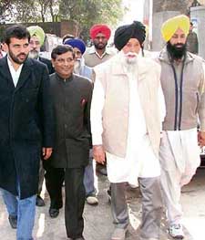 Capt Kanwaljit Singh on his way to file his nomination papers in Dera Bassi 