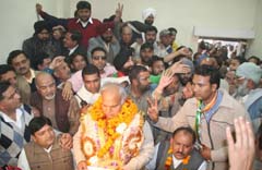 Mr Mohinder Singh Kaypee, the Congress candidate from Jalandhar (North), filing his papers in Jalandhar