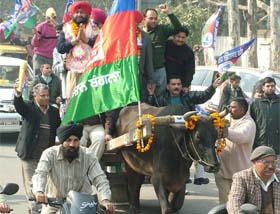 Lok Janshakti Party candidate Parminder Singh Kala rides a bullock-cart along with his supporters to file his nomination papers in the Deputy Commissioners office in Jalandhar