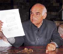 Bharatiya Jan Shakti Party leader Madan Lal Khurana addresses a press conference in Pathankot on Wednesday.