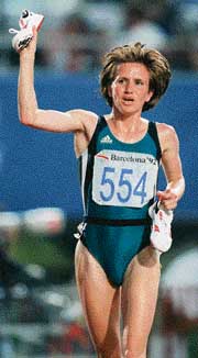 Russias Yelena Romanova, who won the womens 3,000m race at the Barcelona Olympics in 1992, died on January 28 at the age of 42. 