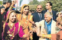 AaJa Nach Lai: Delhi Chief Minister Sheila Dikshit being welcomed by Punjabi folk dancers at the Bhagidari Utsav at Pragati Maidan in the Capita