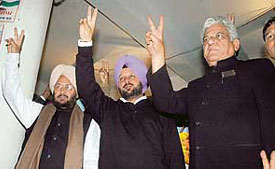 Bollywood star Om Puri and Congress candidate for the Dakala constituency Lal Singh (extreme left) at a rally at Sanour, 6km from Patiala, on Tuesday. 